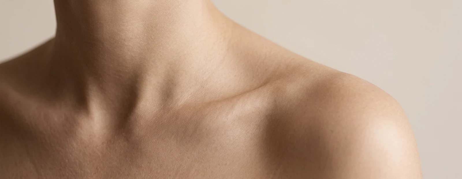 Discreet halsbeeld voor facelift en halslift.