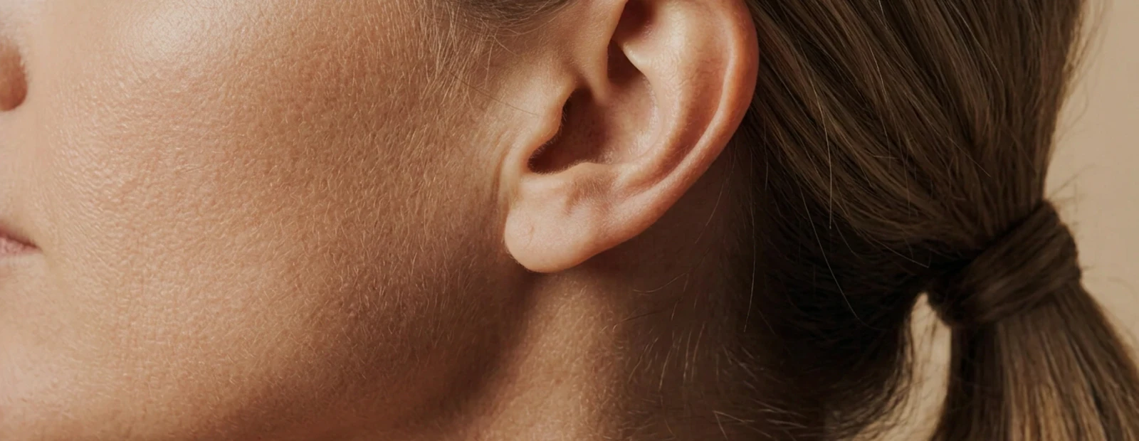Discreet detailbeeld voor oorlelcorrectie.