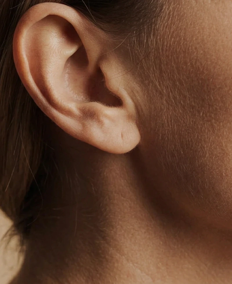Discreet detailbeeld voor oorlelcorrectie.